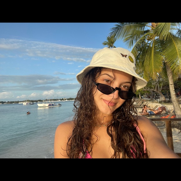 Meet your Posher, Isabela - Picture 1 of 1